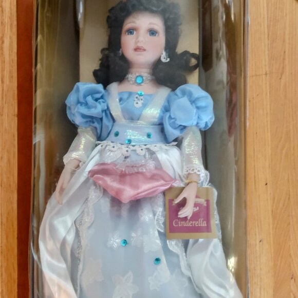 Vintage 90's Collectible Memories Porcelain Cinderella Doll by Linda Mason - Picture 7 of 7